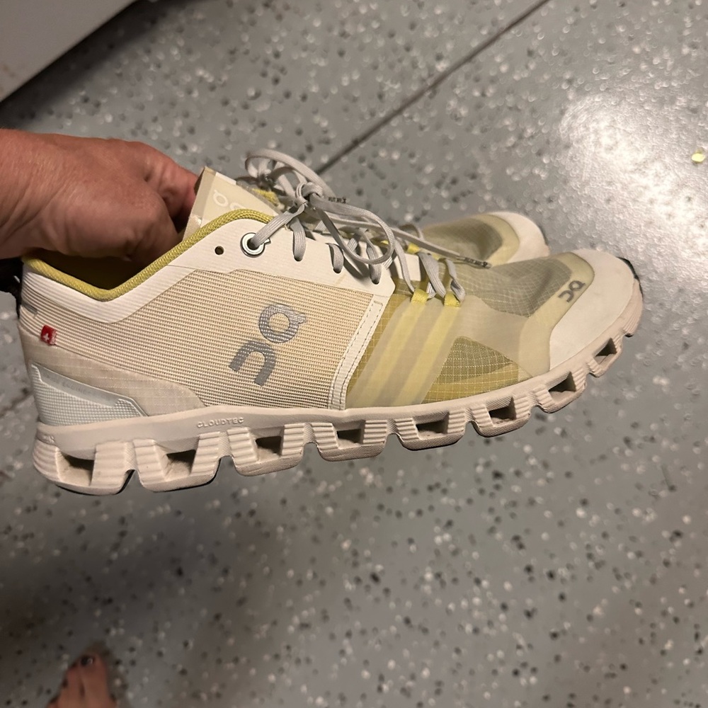 On cloud Womens size 8.5